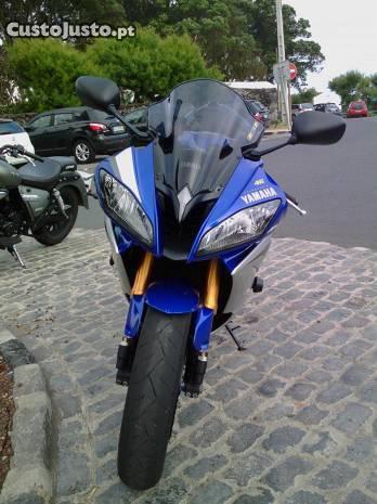 Yamaha R6 versão (Race Blue)