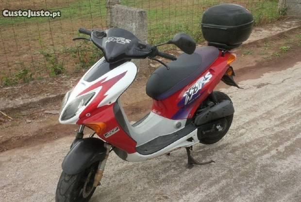 Scooter honda X8R