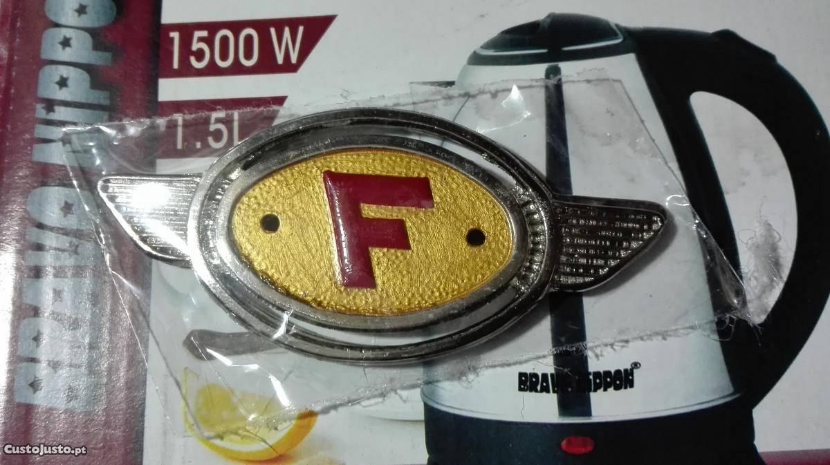 Emblemas Famel XF 17 ... Novos