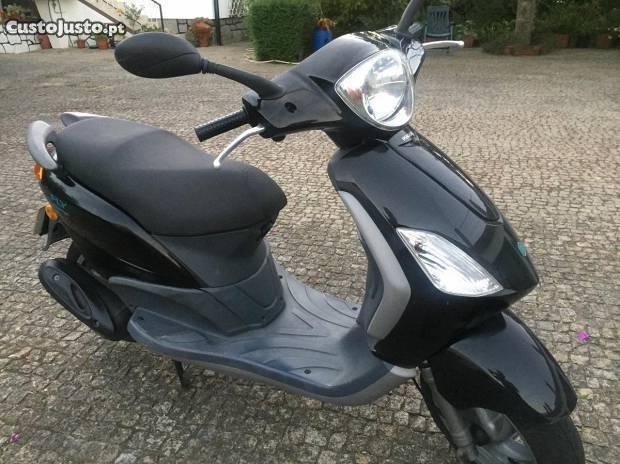 Scooter Piaggio Fly 50 4 T