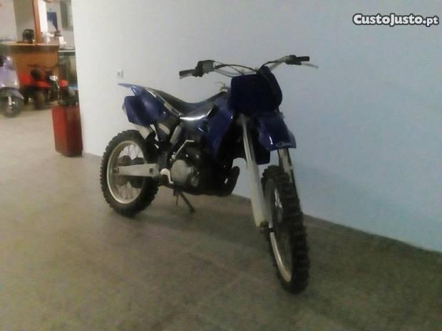 Yamaha wr 240 2t