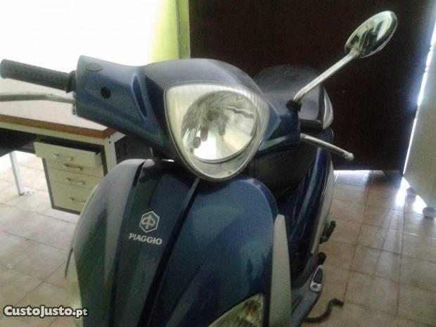 Piaggio-scooter-liberty