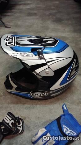 Capacete agv e luvas fly