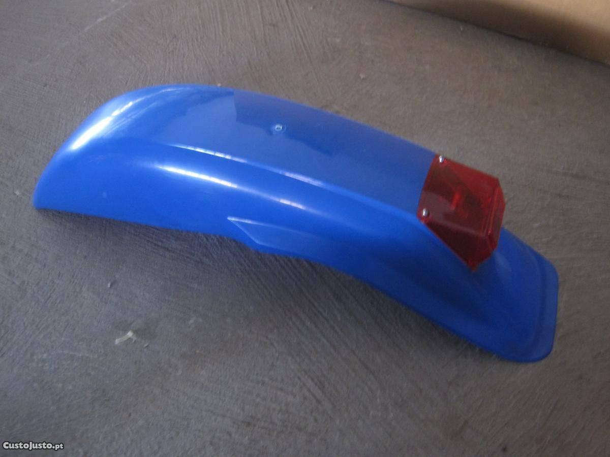Guarda lamas trás c/ farolin HP azul
