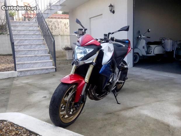 Honda CB1000R 2011 com 13000km