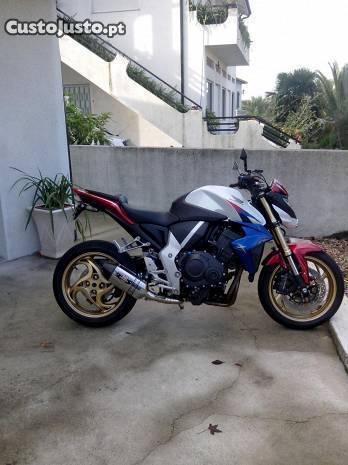 Honda CB1000R 2011 com 13000km