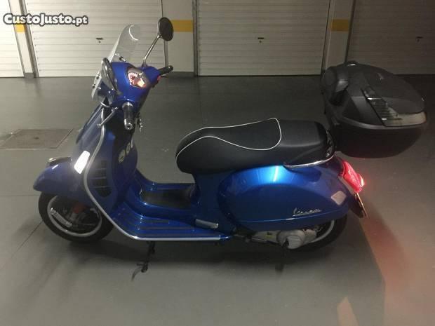 Vespa 300 GTS ano 2016 com 1600 kilometros