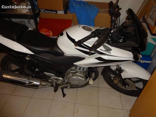 Honda CBF 125 + Top Case + Cogumelos - 4.000 km