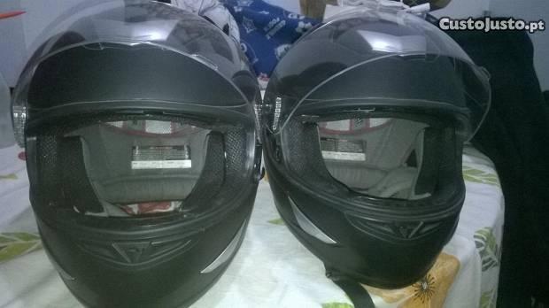 2capacetes impecável c muito pouco uso impecáveis
