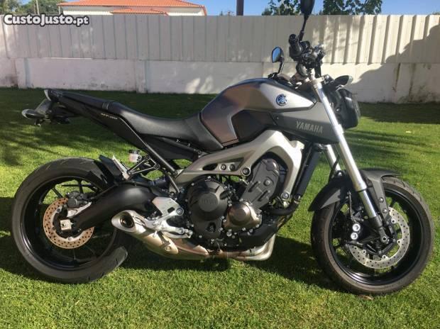 Yamaha MT 09 de 2013 com 6.500 km