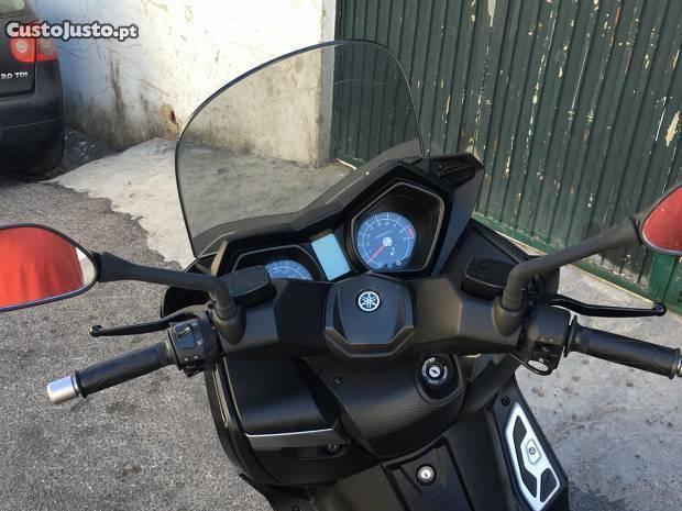 Yamaha X-Max 400 de 2015 com 3000 kms