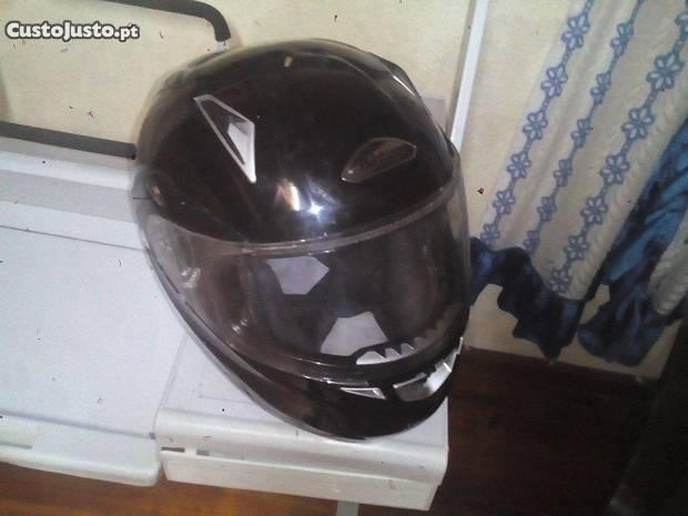 capaceto marca nitro fechado custa entre 300 euro