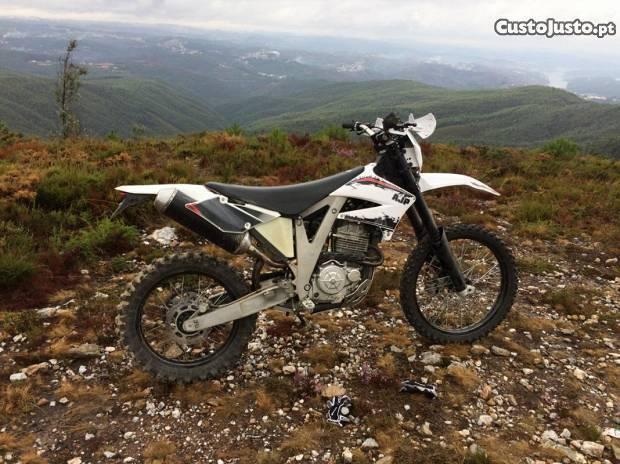 AJP PR5 250 (Matriculada)