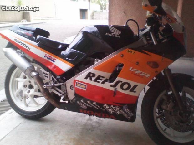 Honda VFR 400 coleção clássica