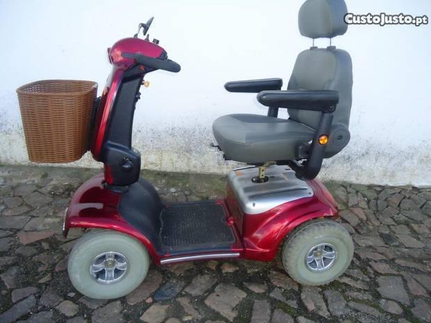 scooter para pessoa de mobilidade reduzida