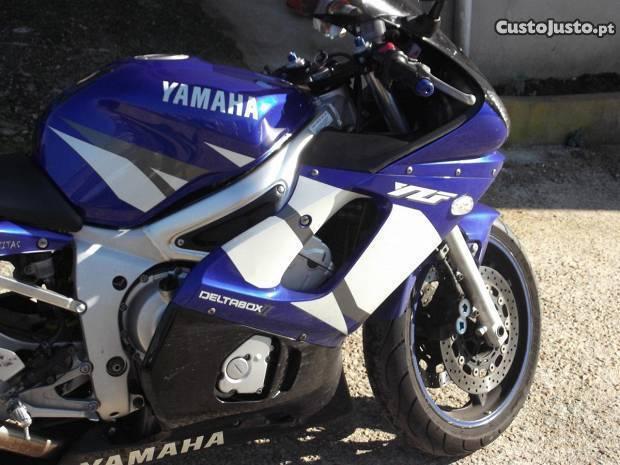 Yamaha R6 como nova