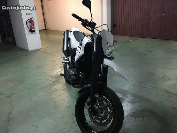 Yamaha XT660X (poucos kms)