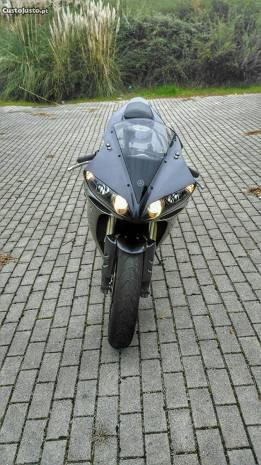 Yamaha R1 2004