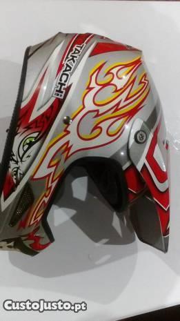 capacete de motocross praticamente novo