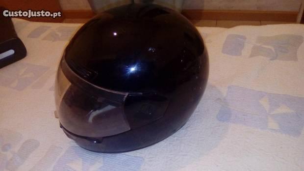 Capacete preto novo