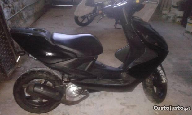 scooter - yamaha - em bom estado