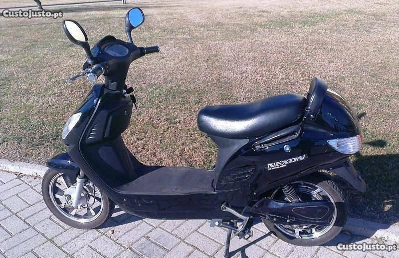 Scooter elétrica modelo Nexon