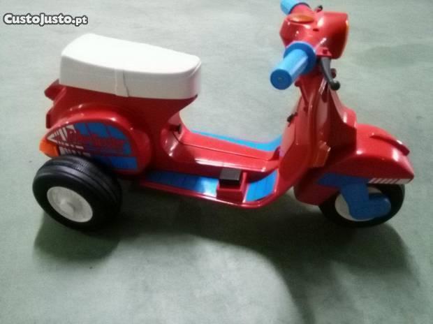 Vespa elétrica para criança (anos 80)