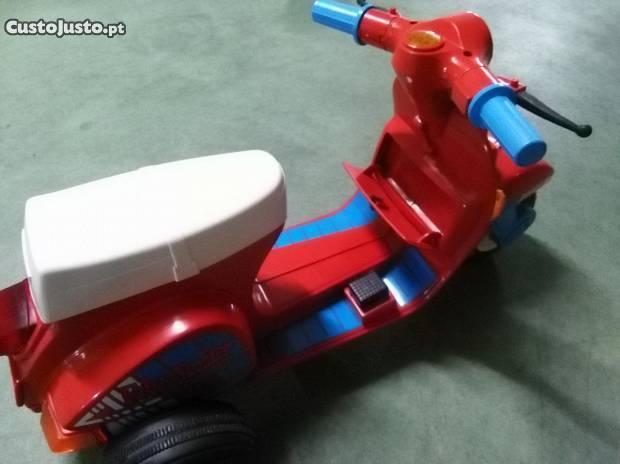 Vespa elétrica para criança (anos 80)