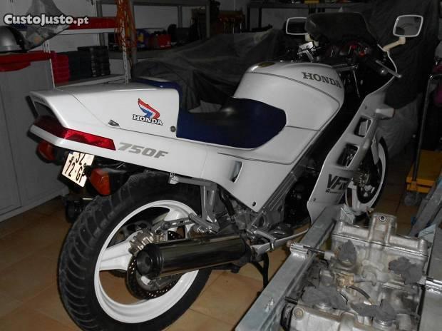 Honda vfr 1988 RC 24