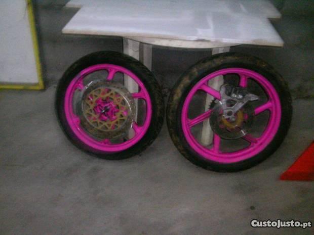 Conjunto de Rodas tipo supermotard completas