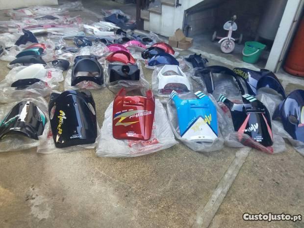 Plasticos e peças varias scooters