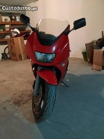 Suzuki RF600R