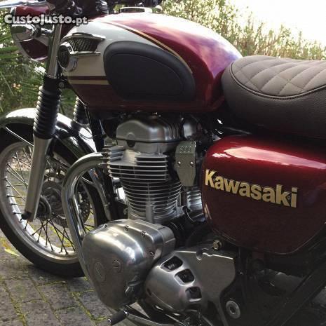 Kawasaki W800 como nova