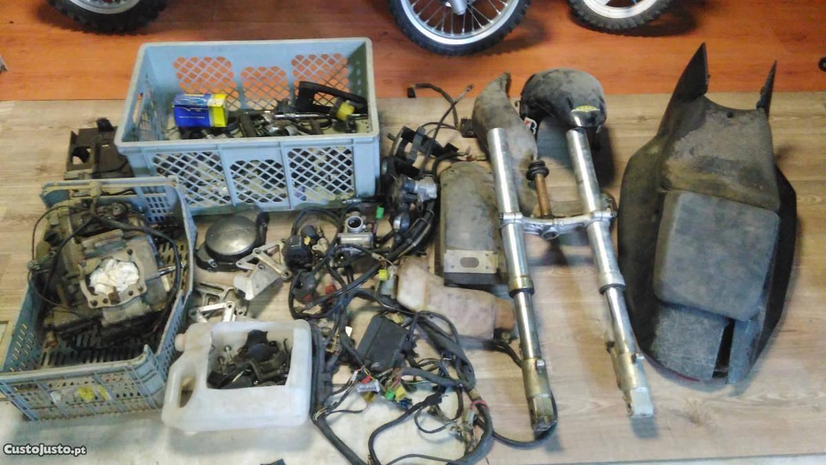 Motor e várias peças RG125
