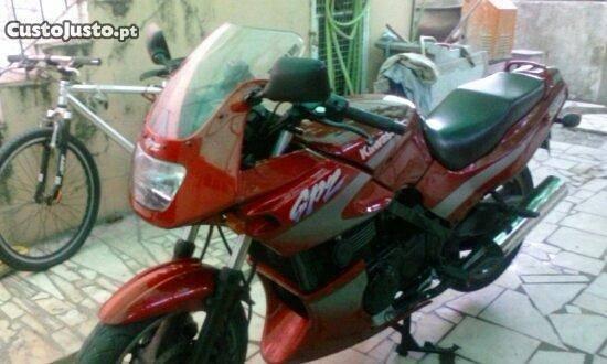 Moto Kawasaki GPZ 500