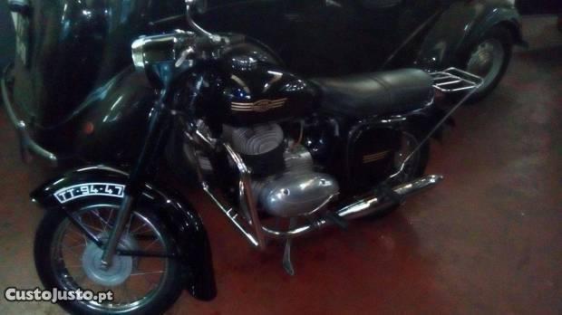 Jawa 250 cc 1965 restaurada