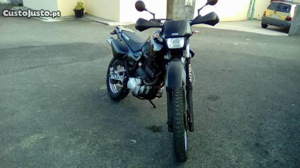 Yamaha XT 600 impecável