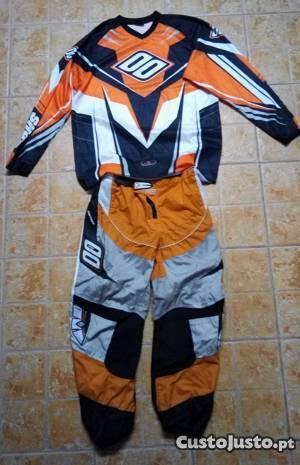 Fato de Motocross, colete e botas