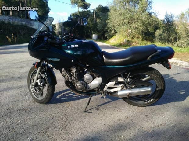 Yamaha XJ600: