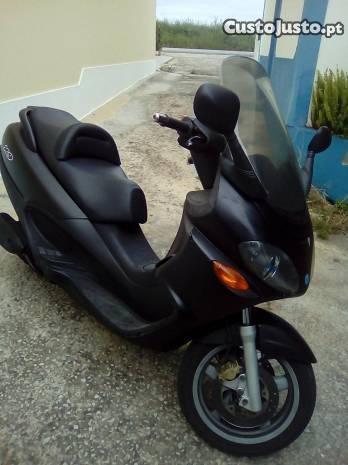 scooter 250 em muito bom estado