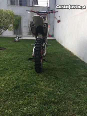 Honda crf versão 2 escapes