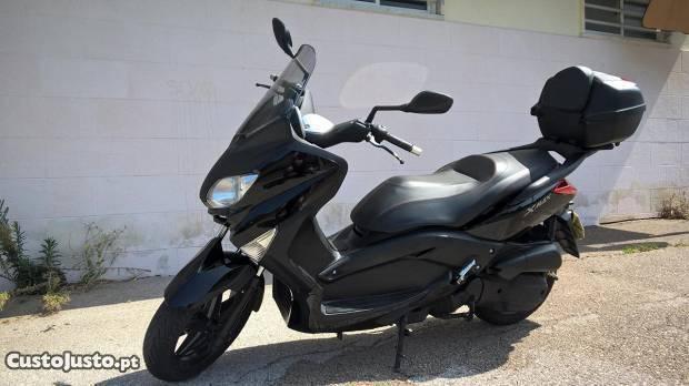Scooter Xmax 125