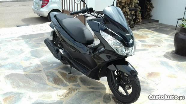 Honda pcx (987km) c/nova