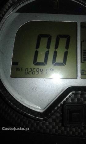 scooter 125 de 2013 como nova com 3000 quilómetro