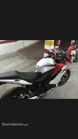 Honda CBR 600F (2013; 9900 kms)