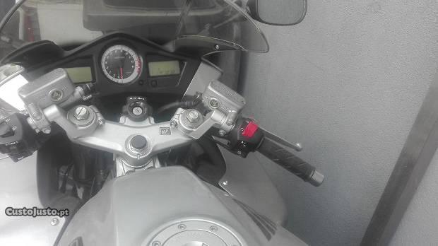 Honda vfr 800 vtec ( raspada na lateral esq. )