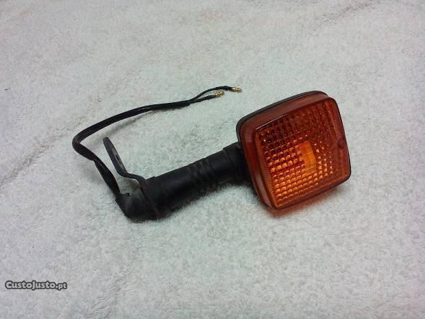 Yamaha SR 125 - pisca traseiro com fixação