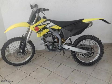 Suzuki rmz 250 matriculada