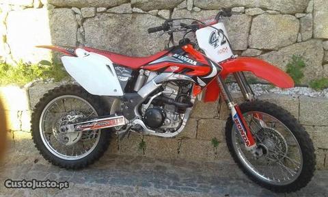 Honda crf 250 em ótimo estado, negociável