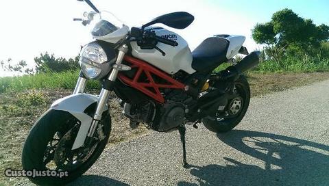 Ducati Monster 796 versão com ABS